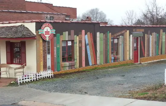 book mural in Pittsboro